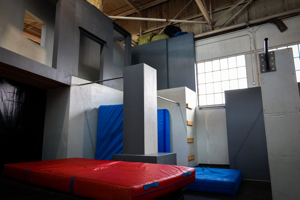 Training walls and crash mats